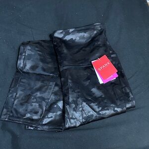 SPANX Dark Camo Leggings